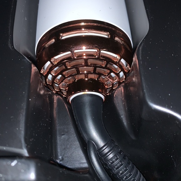 NIB- Hauteness- Premium Blowout Brush- Pearlescent White- Ceramic - Picture 16 of 17